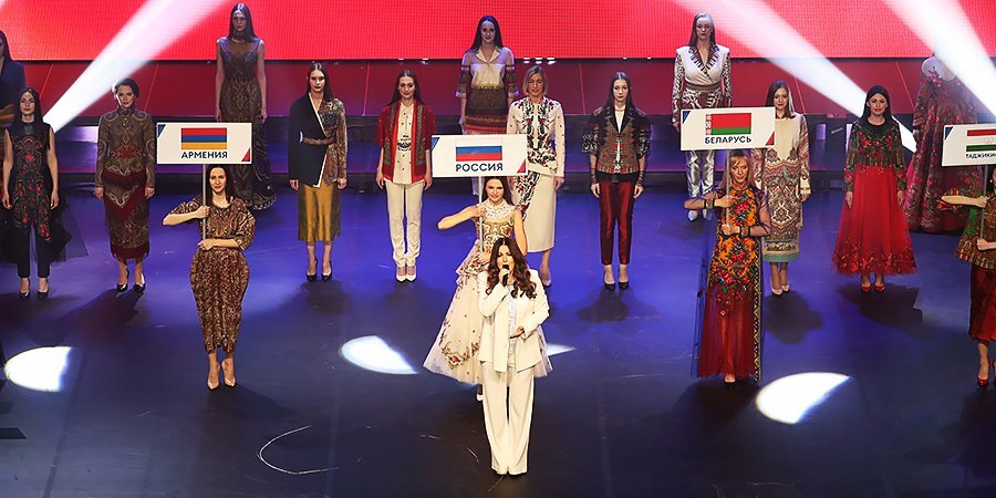 Дубцова исполняла гимн, а на сцене плясали «Калинку». Ханты-Мансийск на время стал столицей российского спорта