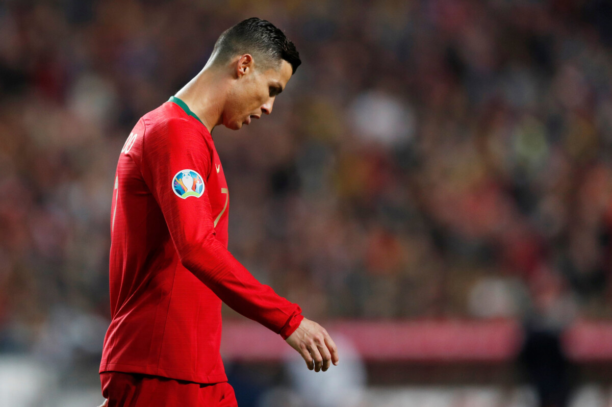 Сборная Португалии потеряла очки в матче с Сербией, Роналду получил травму