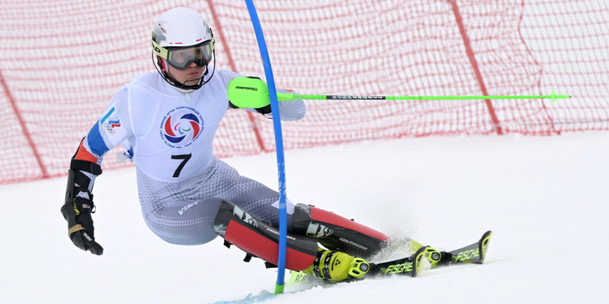Российский горнолыжник Бугаев выиграл золото в слаломе на играх «Мы вместе. Спорт» в категории стоя