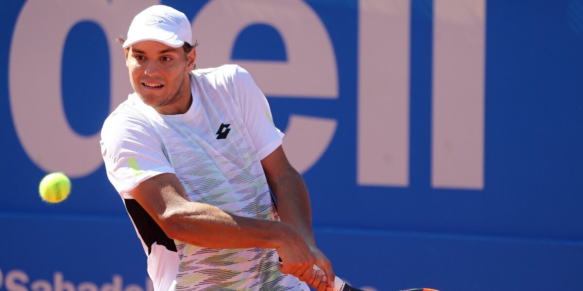 Теннисист Котов победил украинца Крутых и вышел во второй круг турнира в Барселоне