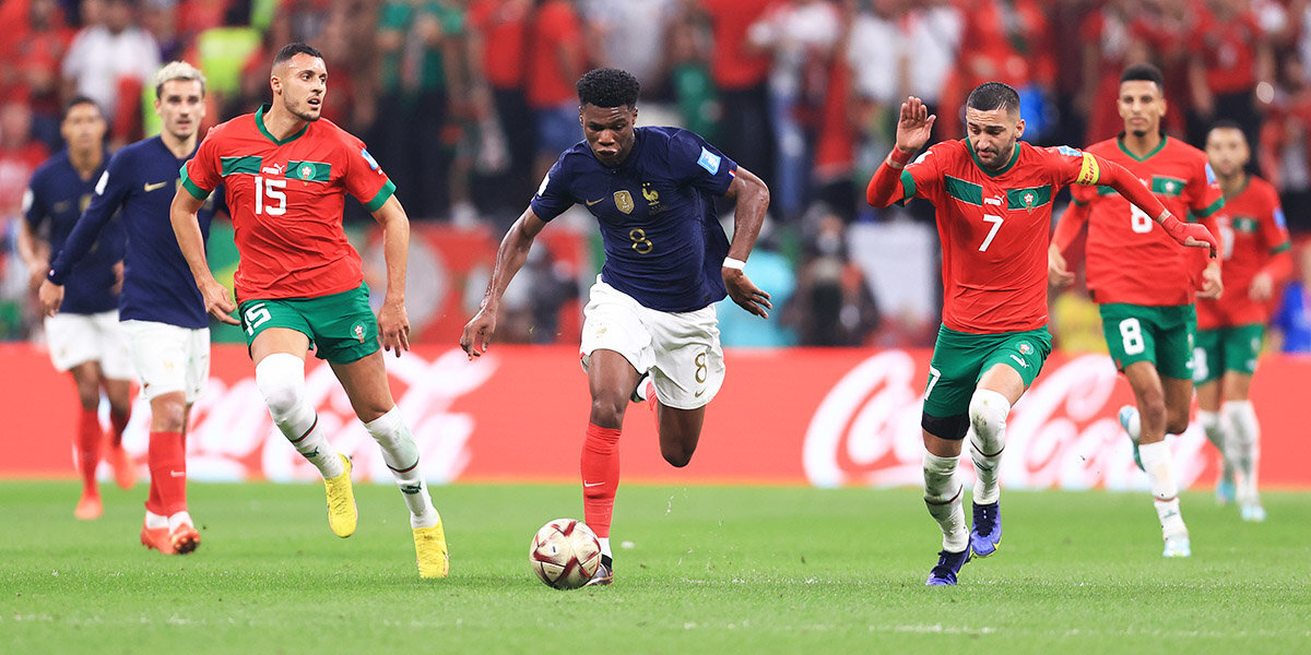 Сборная Франции обыгрывает команду Марокко после первого тайма полуфинала ЧМ-2022
