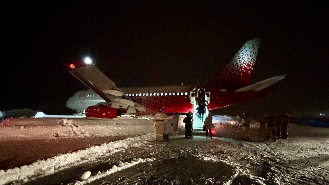 Аэропорт Саранска возобновил работу в обычном режиме после инцидента с самолетом с Тарасовой и Соколовской