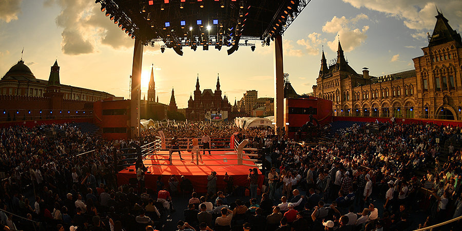 Чудинов победил под комментарий Валуева. Красная площадь отметила Международный день бокса и обновила рекорд