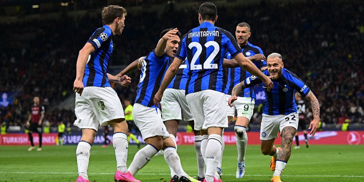 «Интер» обыгрывает «Милан» после первого тайма матча ½ финала Лиги чемпионов благодаря голам Мхитаряна и Джеко