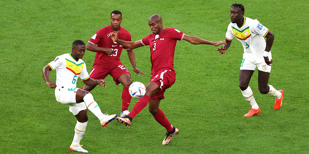 Испанский судья Лаос добавил семь минут к первому тайму матча Катар — Сенегал на ЧМ-2022