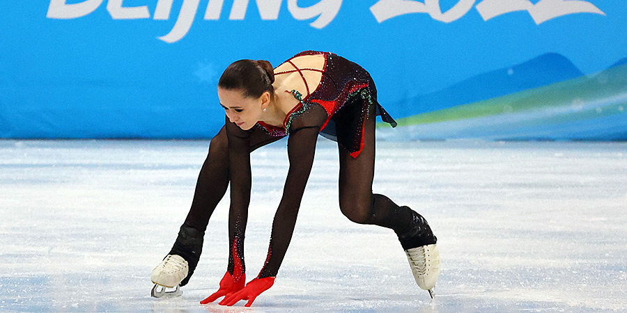 Валиева прошла мимо журналистов после своего выступления на Олимпиаде