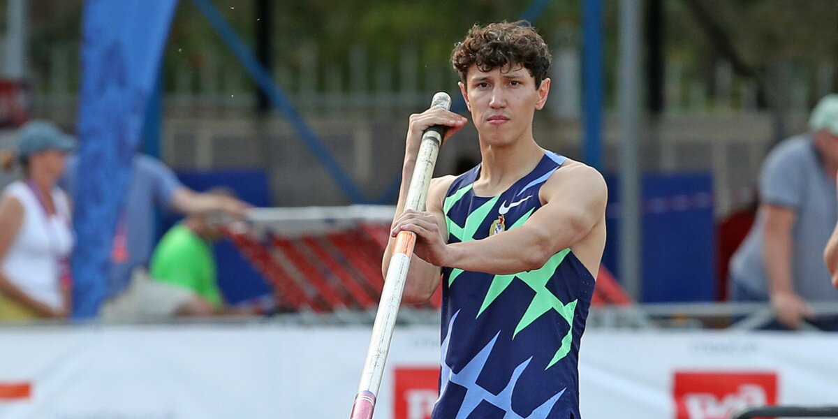 Прыгун с шестом Моргунов стал первым на чемпионате России, Миллер завоевала золото на дистанции 400 м