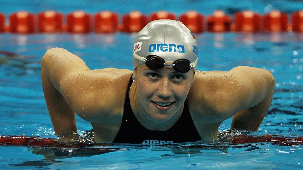 Фесикова взяла золото чемпионата Европы в заплыве на 100 метров на спине