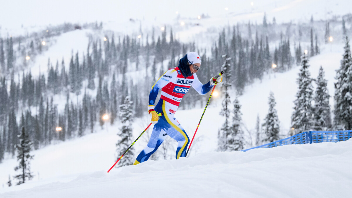Шведские лыжницы выиграли эстафету на этапе Кубка мира в Елливаре