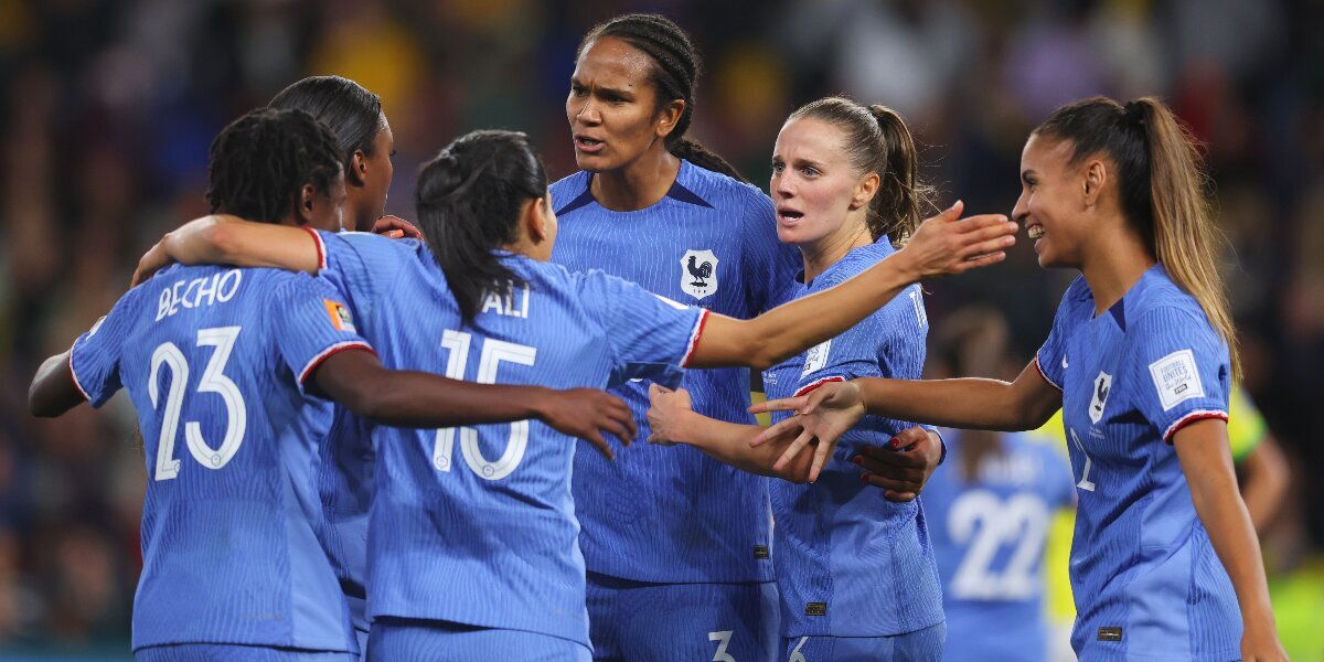 Сборная Франции победила команду Бразилии в матче женского ЧМ по футболу