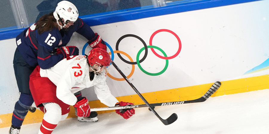 Российские хоккеистки продолжат бороться за медали ОИ, несмотря на крупное поражение от США, заявил Бобарико