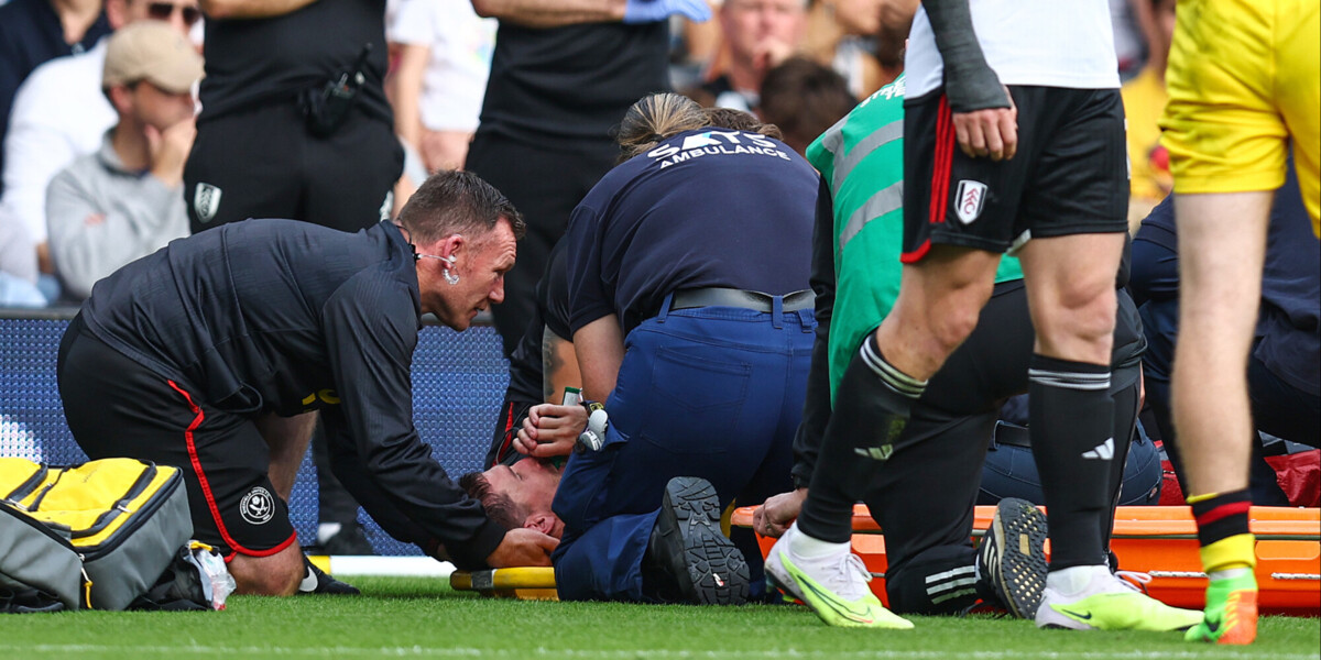 Футболист «Шеффилд Юнайтед» получил серьезную травму в матче АПЛ и покинул поле на носилках