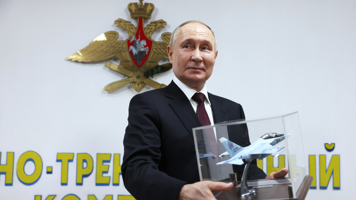 Путин посетил готовящийся к открытию Дворец самбо в Краснодаре