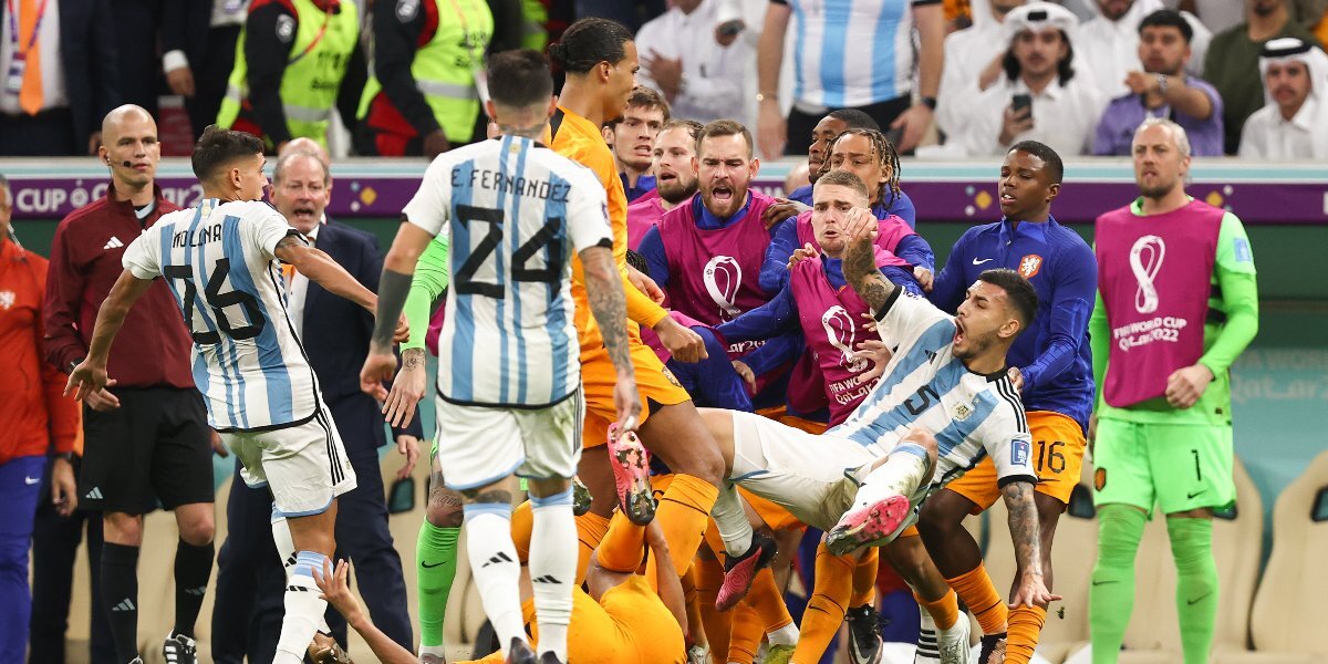 Нидерланды — Аргентина — 1:2. На 88-й минуте на поле произошла потасовка с участием футболистов двух команд