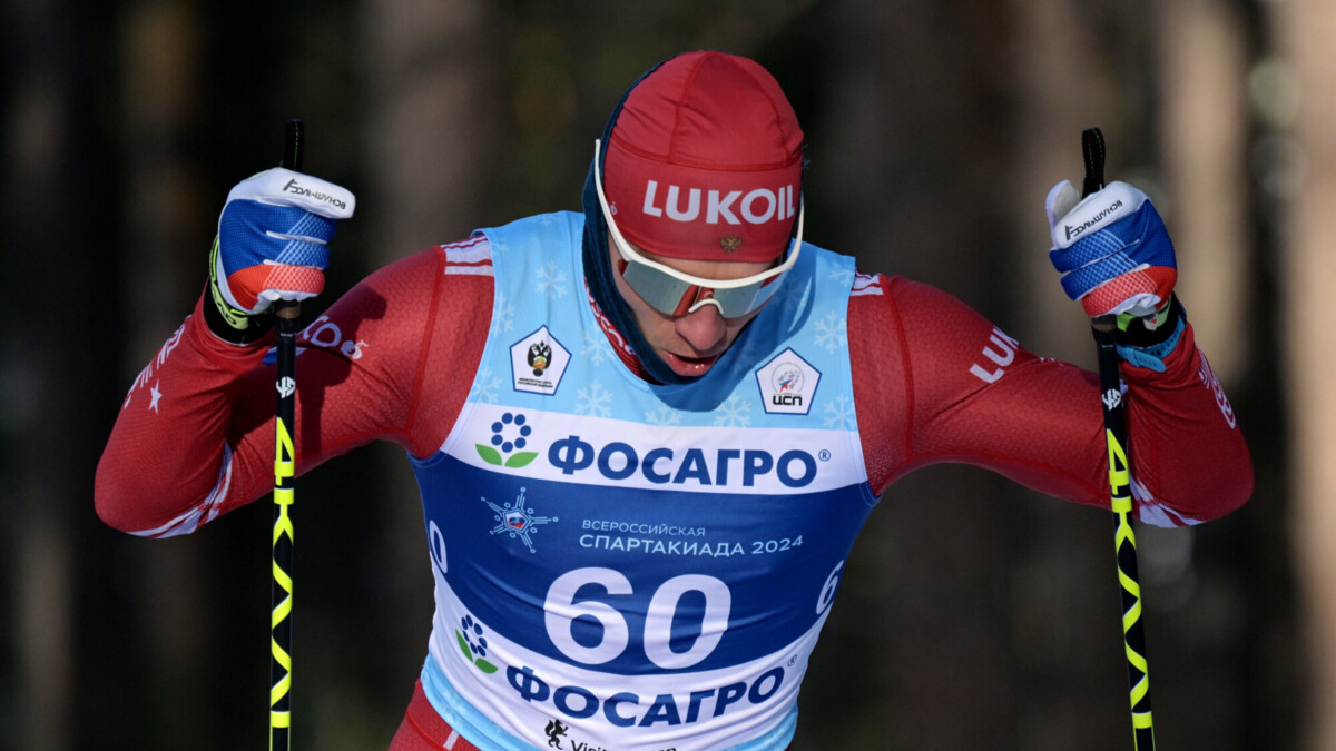 Александр Большунов выиграл гонку свободным стилем на Спартакиаде и одержал 20‑ю победу подряд