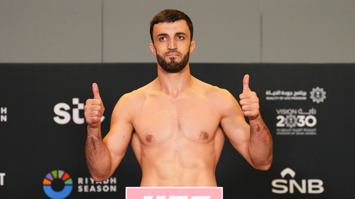 Боец UFC рассказал, как его отец покорил Эверест