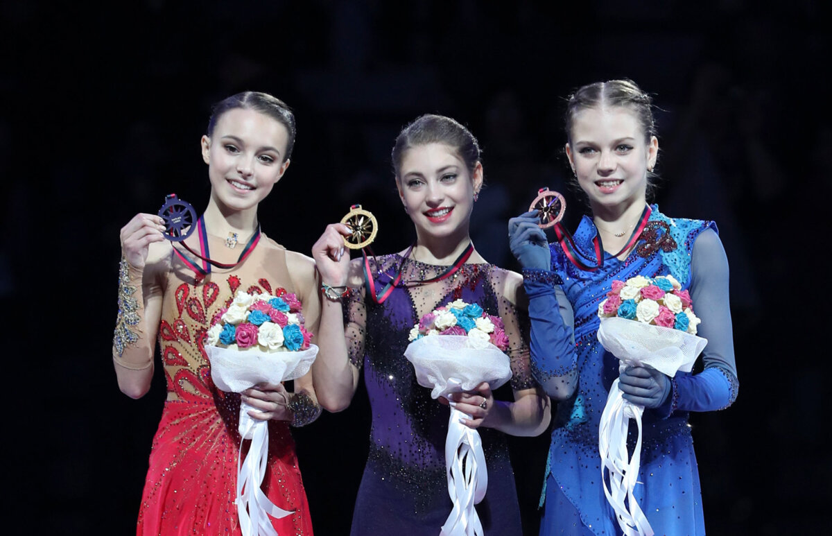 Косторная, Трусова и Щербакова исполнили танец на тренировке