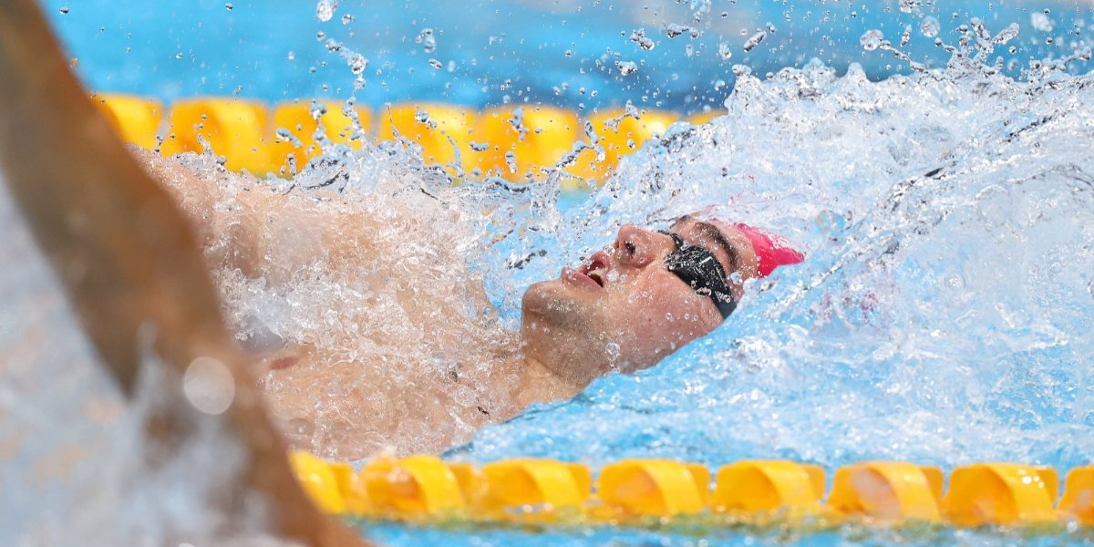 Пловец Колесников с лучшим результатом сезона в мире выиграл заплыв на 50 метров на спине в рамках ЧР