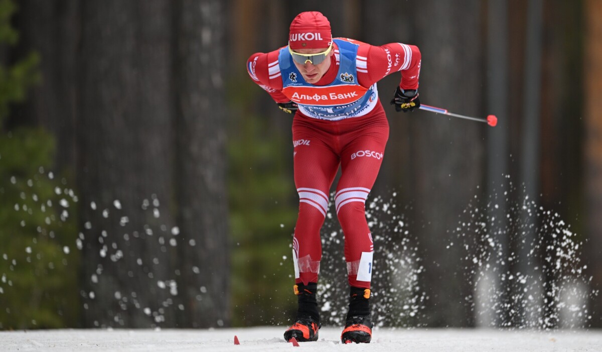 Большунов выиграл гонку с раздельным стартом на 10 км на соревнованиях по лыжным гонкам в Вершине Теи