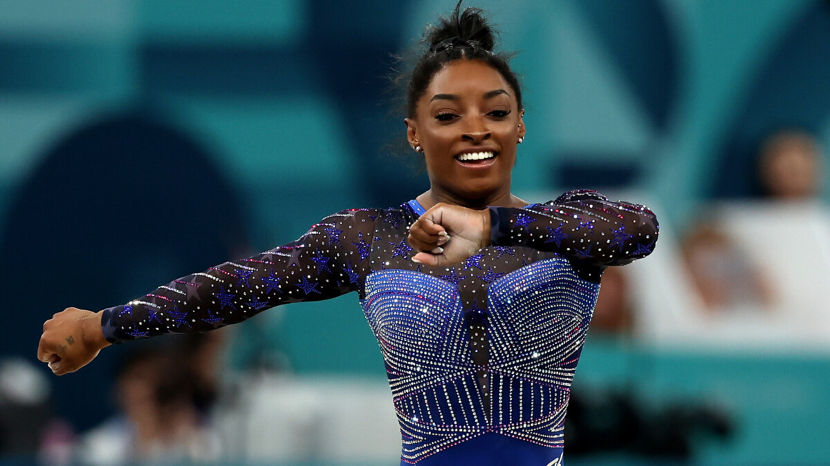 Симона Байлз стала шестикратной олимпийской чемпионкой, победив в личном многоборье на Играх в Париже