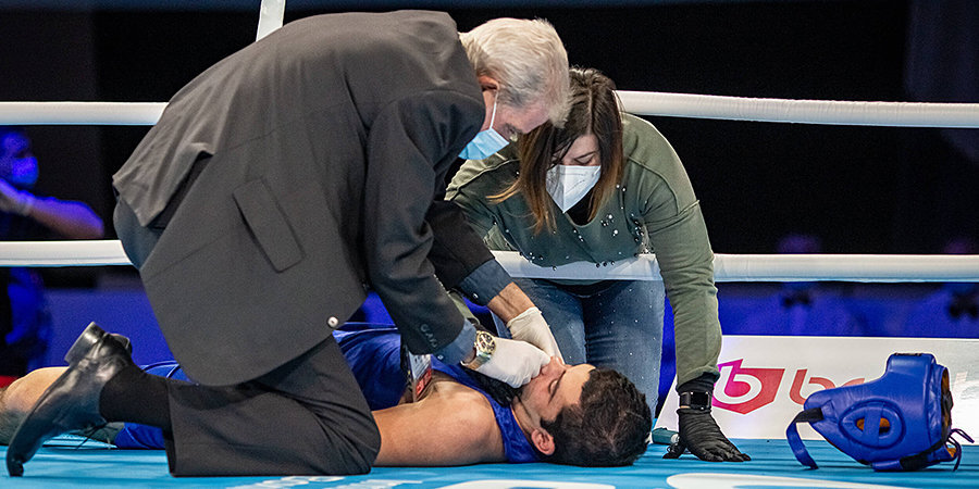 Умер 19-летний боксер, потерявший сознание во время боя на молодежном чемпионате мира
