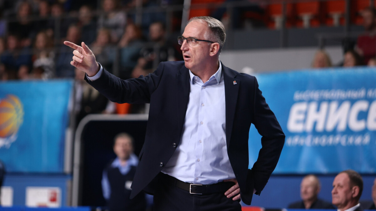 Баскетбольный «Енисей» продлил контракт с главным тренером из Сербии