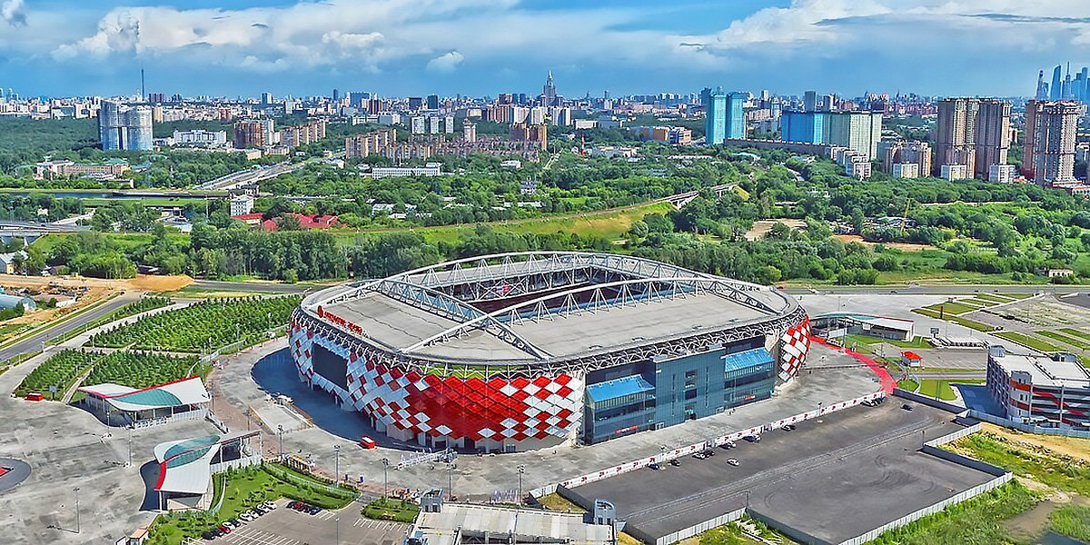 «Лукойл» приобрел 100% акций московского футбольного клуба «Спартак» и стадион «Открытие Банк Арена»
