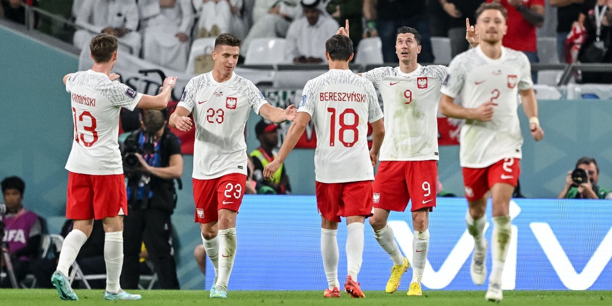 «Я обнял Левандовского, он очень хотел забить свой первый гол на ЧМ» — защитник сборной Польши Глик
