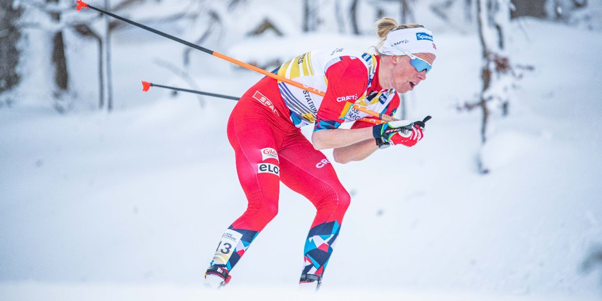 Норвежские лыжницы выиграли эстафету на этапе КМ, немок дисквалифицировали и лишили серебра