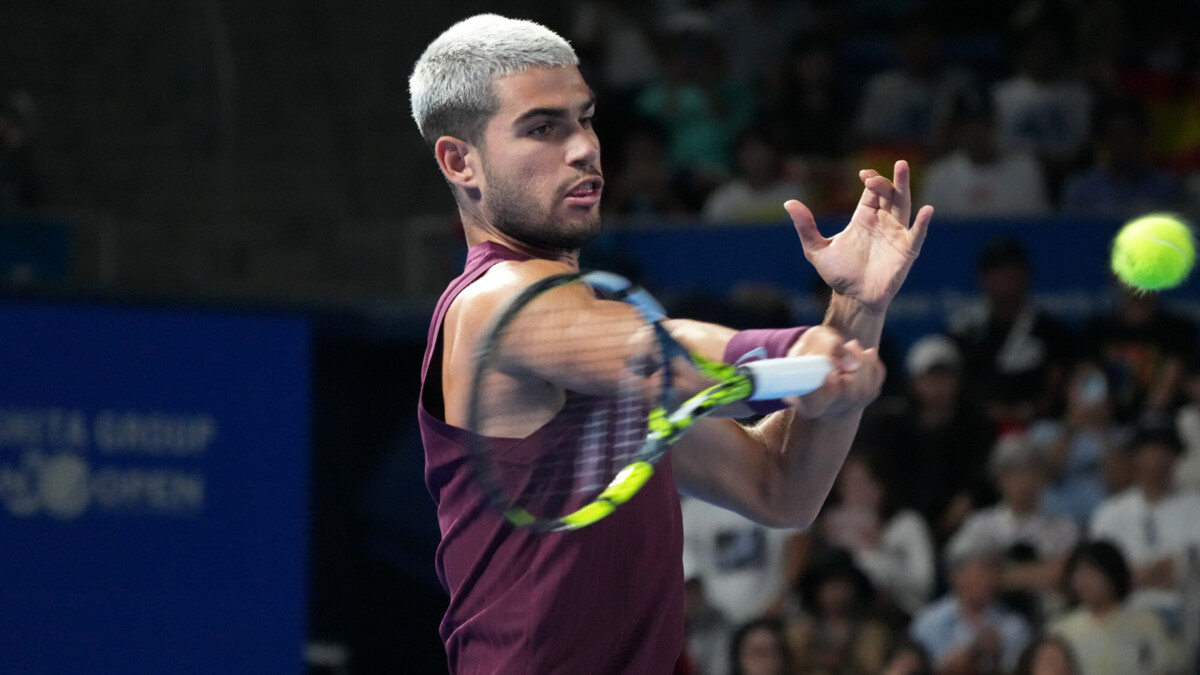 Первая ракетка мира Алькарас пропустит Кубок Дэвиса из‑за травмы