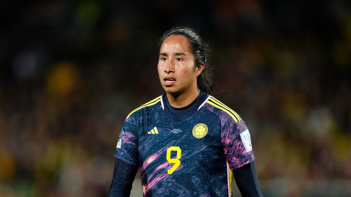 «Челси» приобрел игрока сборной Колумбии за рекордную для женского футбола сумму