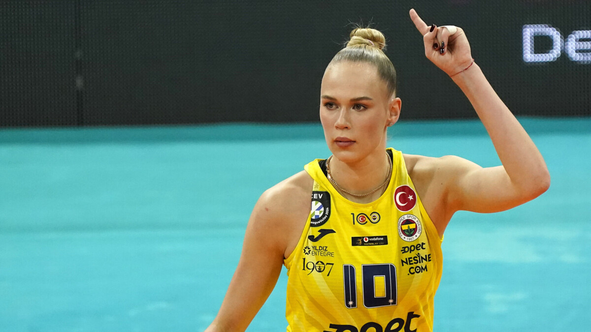 Федоровцева и Фетисова стали чемпионками Турции по волейболу в составе «Фенербахче»