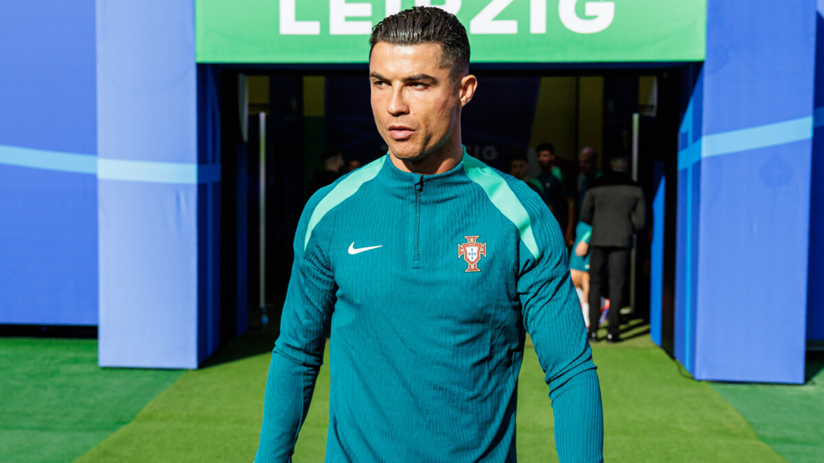 Роналду является слабым звеном в составе сборной Португалии, заявил бывший чешский футболист