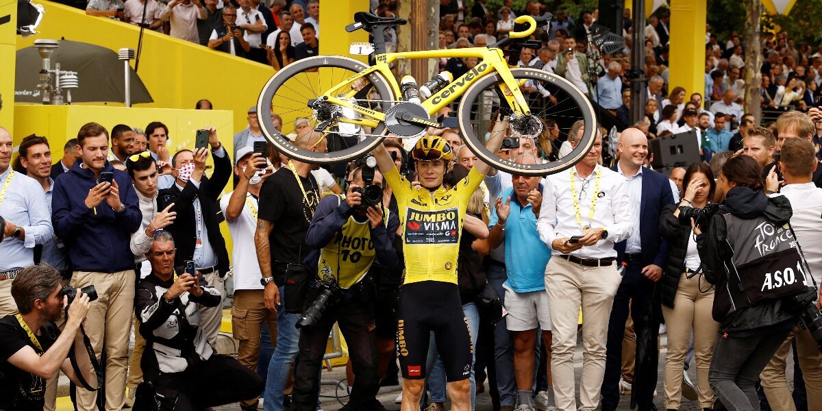 Датский велогонщик Вингегор второй год подряд выиграл «Тур де Франс»