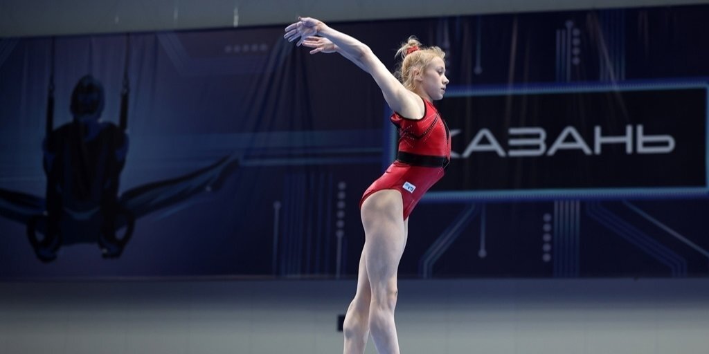 «Не одна я упала, у многих сегодня были ошибки» — гимнастка Листунова о выступлении на бревне на ЧР