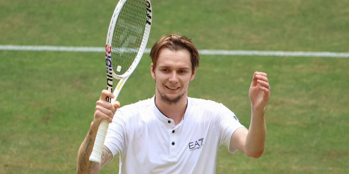 Бублик обыграл Зверева в Халле и впервые в карьере сыграет в финале турнира ATP 500