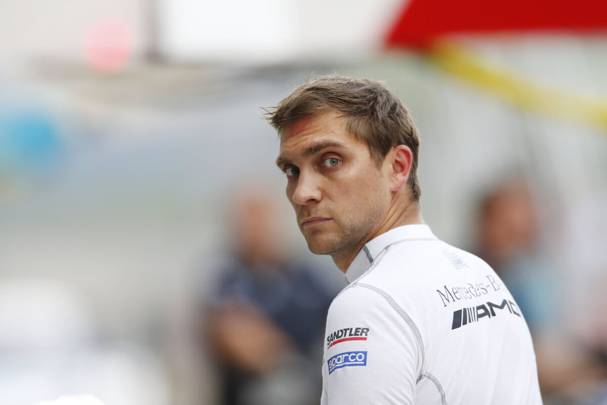 Виталий Петров освобожден от работы стюардом на Гран-при Португалии из-за смерти отца