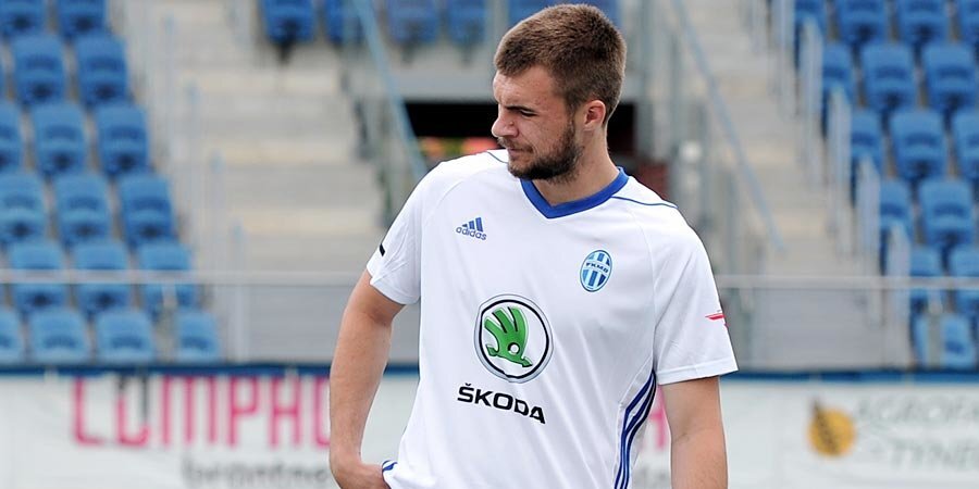 Комличенко был удален с поля в матче против «Спарты»