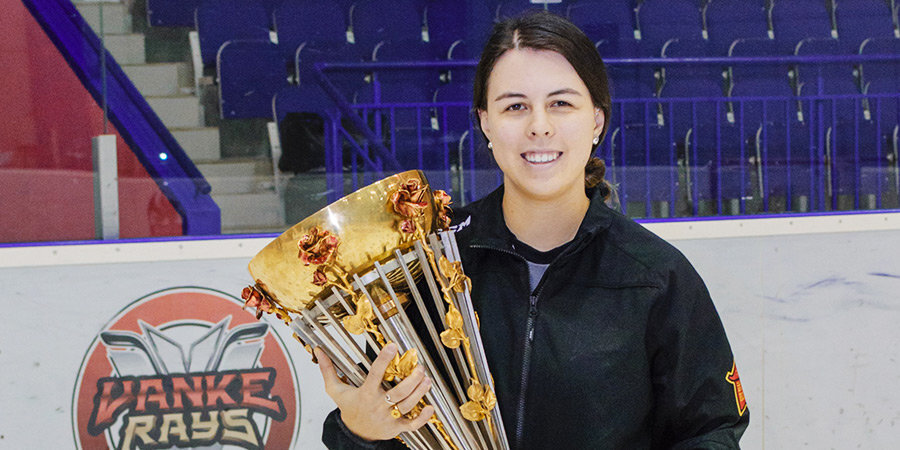 Первая девушка-сервисмен в истории профессионального хоккея сменила «Куньлунь» на «Торонто»