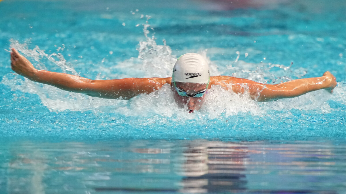 Суркова победила на дистанции 100 м баттерфляем на ЧР по плаванию на короткой воде