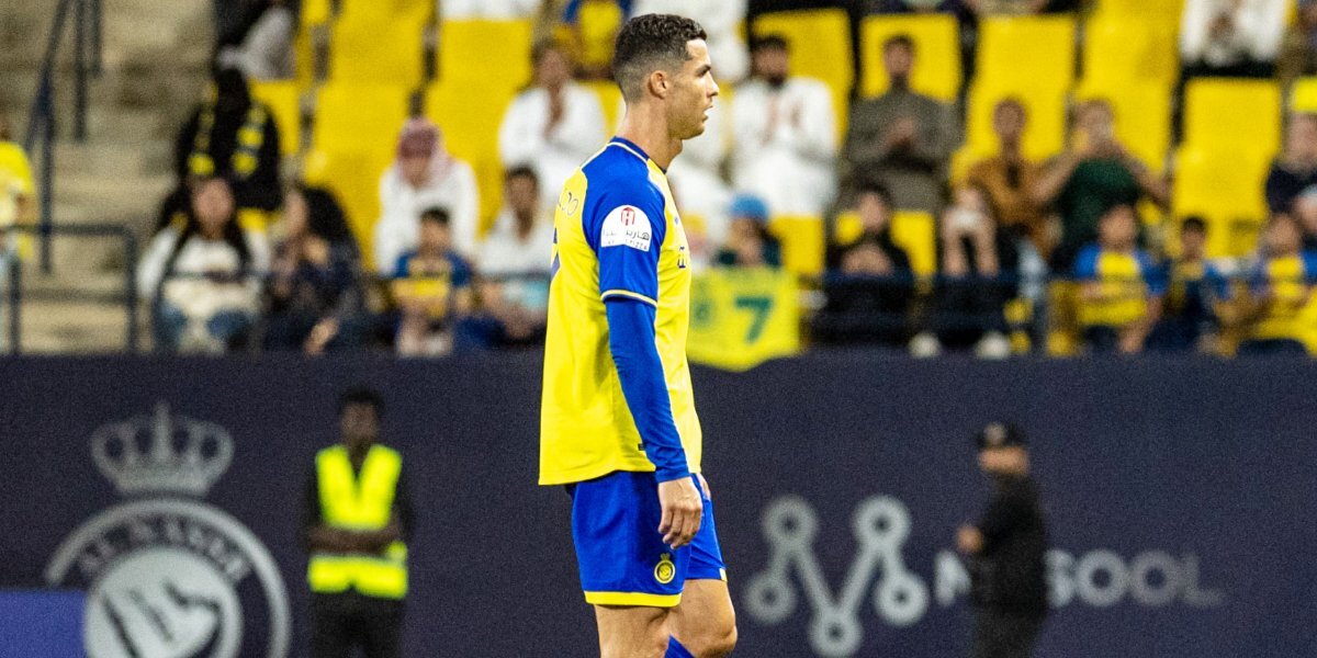 Роналду получил желтую карточку за споры с арбитром в матче Кубка Саудовской Аравии