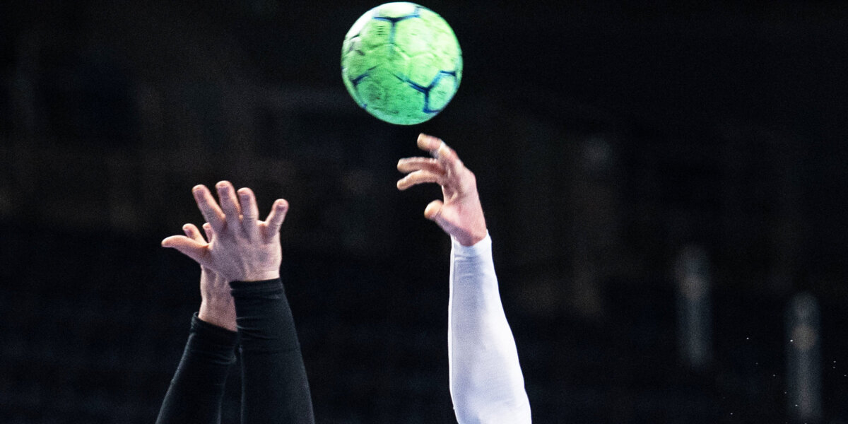 Нидерланды разгромили Японию, Франция одолела Венгрию на женском гандбольном турнире ОИ