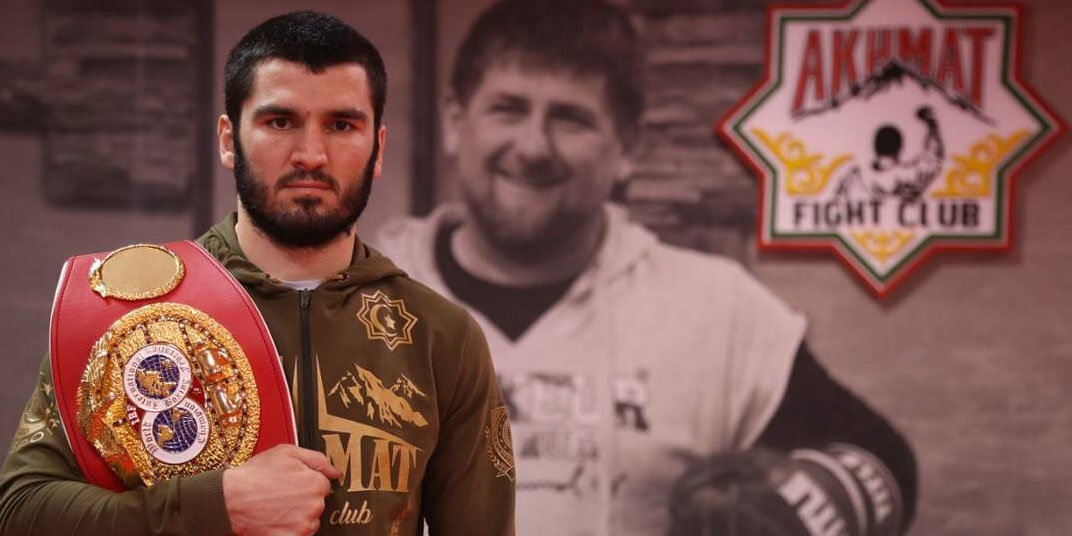 Чемпион мира Бетербиев получил награду «Боксер года»
