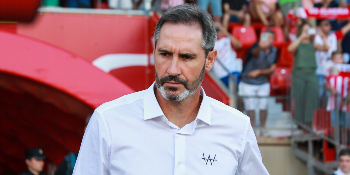 «Альмерия» уволила главного тренера Морено после крупного поражения от «Севильи»