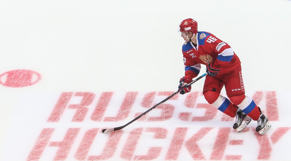 Илья Любушкин дебютировал в НХЛ
