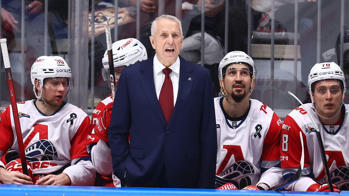 В КХЛ сообщили, что арбитр матча «Локомотив» — ЦСКА извинился перед Хартли