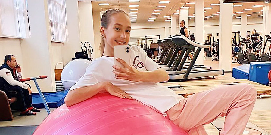 Фигуристка Берестовская лечится от травм и не планирует заканчивать карьеру, сообщил Давыдов
