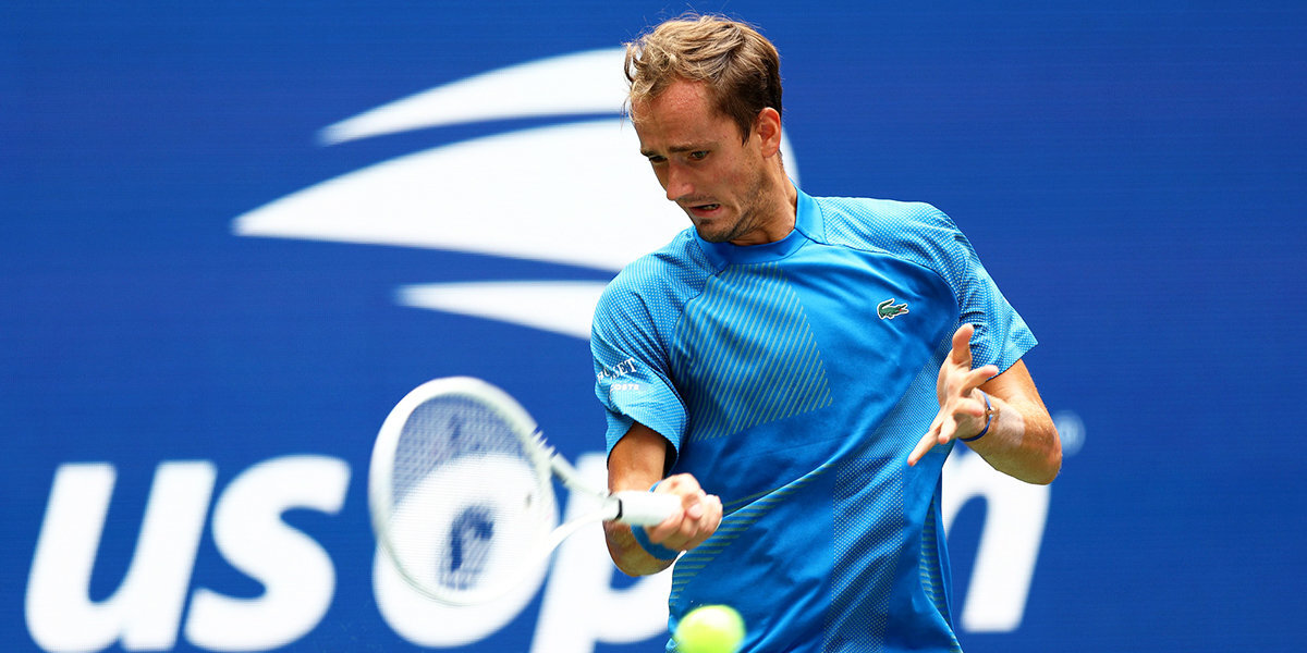 Медведев вышел в четвертый круг US Open, где сыграет с Кириосом
