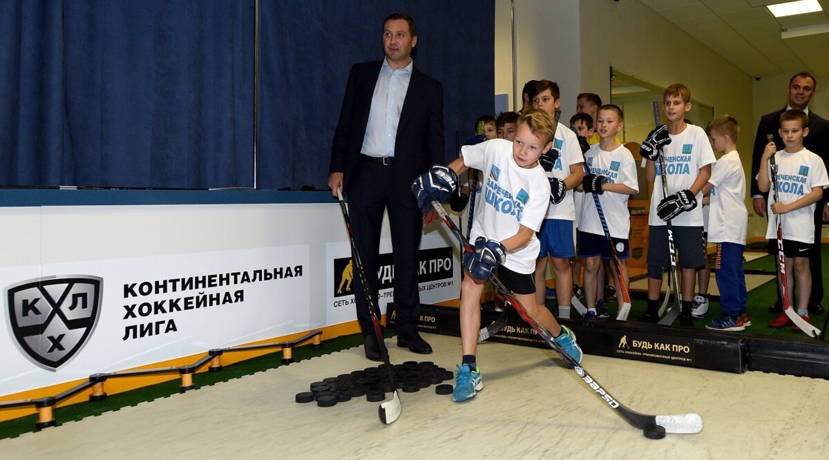 Зареченская школа получила «Хоккейный уголок»