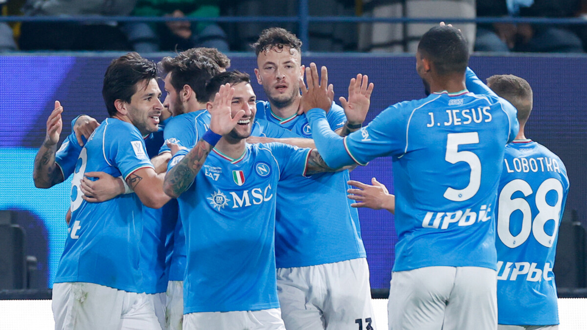 «Наполи» разгромил «Фиорентину» и вышел в финал Суперкубка Италии